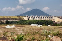 Miền Trung vật vã trong nắng nóng chưa từng có