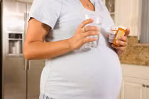 Dùng kháng sinh khi mang thai sinh con bại não, động kinh?