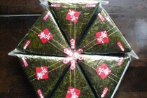 Tự làm Kimbap tam giác kiểu Hàn