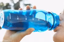 Hãi hùng người phụ nữ chết vì uống quá nhiều nước