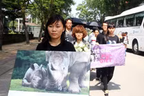 Sửng sốt đám tang tê giác hút giới trẻ ở Sài Gòn