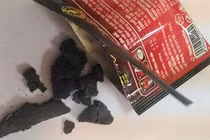 Kinh hoàng cà phê G7 Trung Nguyên vón cục, bốc mùi ẩm mốc