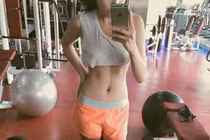 Ảnh Hoa hậu Kỳ Duyên đổ mồ hôi trong phòng tập gym