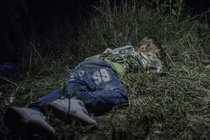 Rơi nước mắt ảnh giấc ngủ những em bé di cư