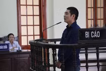 “Ma men” nhẫn tâm tưới xăng thiêu sống vợ và con 9 tháng tuổi