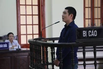 “Ma men” nhẫn tâm tưới xăng thiêu sống vợ và con 9 tháng tuổi