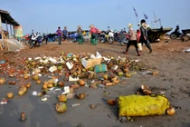 Chính người Việt đang "giết" chết biển từng ngày!