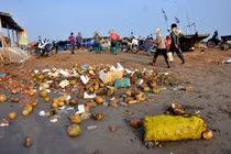 Chính người Việt đang "giết" chết biển từng ngày!