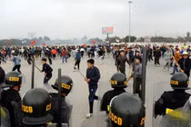 Cảnh sát diễn tập chống khủng bố quy mô lớn bảo vệ ĐH Đảng 