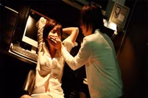 Cô gái bị người nước ngoài giam giữ trong khách sạn