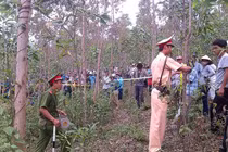 Thiếu nữ lớp 7 chết lõa thể trong rừng, nghi bị sát hại