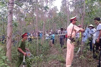 Thiếu nữ lớp 7 chết lõa thể trong rừng, nghi bị sát hại