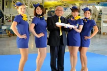 Đồng phục "kín trên hở dưới" của tiếp viên hàng không Nhật