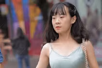 Chuộng phong cách tối giản, cô gái "lộ hàng" vì chi tiết không ngờ