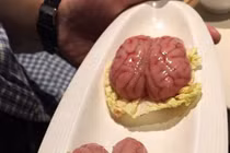 Món ăn nhìn thấy "sốc óc" vẫn khiến đàn ông săn đuổi vì lý do này