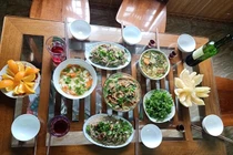 Xắn tay vào bếp, cô dâu 64 tuổi Thu Sao được khen “đỉnh của chóp” 