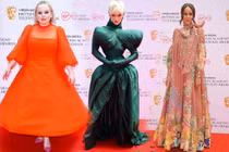 Mắt chữ O mồm chữ A với “thảm họa” thời trang tại BAFTA TV Awards