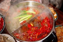 Nấc cụt liên tục, gái trẻ bàng hoàng khi biết bị ung thư