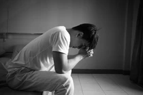 Viêm vùng kín nặng, bệnh nhân hối hận vì thói quen hại đời trai trẻ