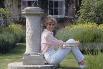 Học cách ăn mặc của công nương Diana, stylist cũng gật đầu tán thưởng