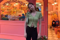 Áo croptop Jennie (BLACKPINK) khoe body sexy ngày càng được chuộng