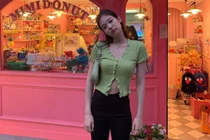 Áo croptop Jennie (BLACKPINK) khoe body sexy ngày càng được chuộng