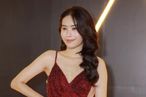 Giữa nghi vấn chuyện tình xuất hiện “trà xanh”, Nam Em mặc sexy xuất thần