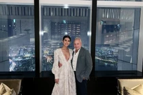 Gu ăn mặc cực chất của mỹ nhân “đũa lệch” với bạn trai tỷ phú