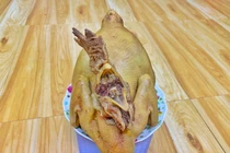 Cười "thả phanh" siêu phẩm gà cúng Rằm tháng Giêng phiên bản lỗi 