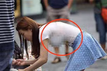 Đỏ mặt trước những bà mẹ trẻ mặc hở bạo đi đón con 