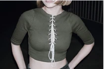 “Đỏ mặt” trào lưu mặc áo “toang” vòng 1 mạo hiểm