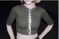 “Đỏ mặt” trào lưu mặc áo “toang” vòng 1 mạo hiểm