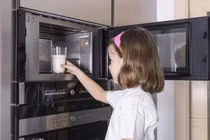 Thực phẩm không nên cho vào lò vi sóng, vừa không ngon lại dễ gây hại