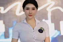 Mốt bung cúc áo sơ mi bị chê làm lố khoe thân