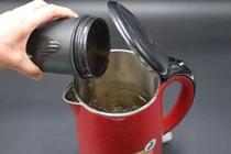 Lý do uống nước từ bình siêu tốc không khác gì “đầu độc” cơ thể