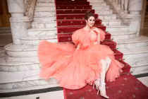 Mỹ nhân Việt “siêu vòng 3” diện đồ bơi tập yoga: Tưởng đẹp hóa sai!