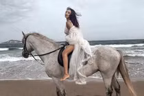 Phô vòng 3 tròn đầy 1m, “nữ thần” sexy lộ cách giảm cân sốc 