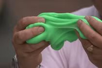 Loạt đồ chơi nguy hiểm tuyệt đối không nên mua cho con dịp 1/6