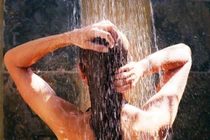 Vợ chồng vừa “hành sự”, phụ nữ cố kiềm chế những việc này