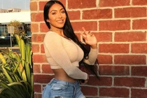 Mặc bó sát rạt, mỹ nhân khoe vòng 3 căng mẩy ngỡ ngàng