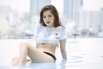 Mặc áo hở chân ngực tai tiếng, hotgirl sexy “thiêu đốt” ánh nhìn