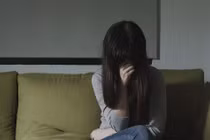 Đi vệ sinh, người phụ nữ hết hồn vì tử cung rơi ra ngoài