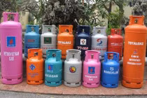 Ba mẹ con nhốt 6 cán bộ, dọa kích nổ bình gas ở Đồng Nai