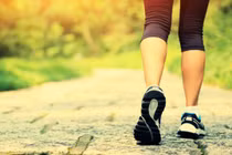 15 phút đi bộ theo cách này, giảm mạnh đau tim, đột quỵ