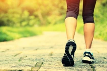 15 phút đi bộ theo cách này, giảm mạnh đau tim, đột quỵ