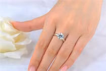 Có nên đeo nhẫn trong khóa tu Bát quan trai?