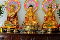 Thay mới các vật dụng thờ cúng