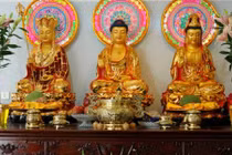 Thay mới các vật dụng thờ cúng