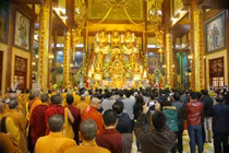 Đi chùa ...nhưng tránh những hành động làm động tâm người tu