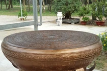 Chùa sử dụng trống làm bằng da có hợp lý không?